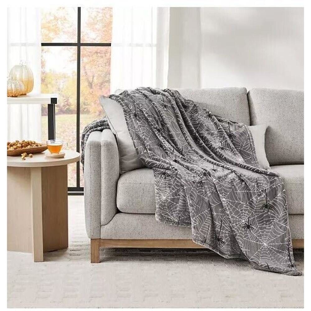 Member's Mark Lounge Throw Halloween Designs SPIDERWEBS & SPIDERS 60" X 70" NWT